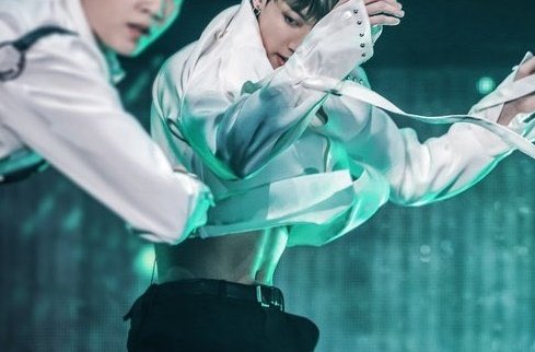 koogalery's tweet photo. jungkook's waist https://t.co/CZyXvgfuFO