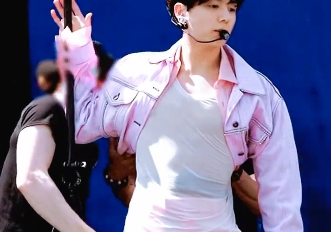 koogalery's tweet photo. jungkook's waist https://t.co/CZyXvgfuFO
