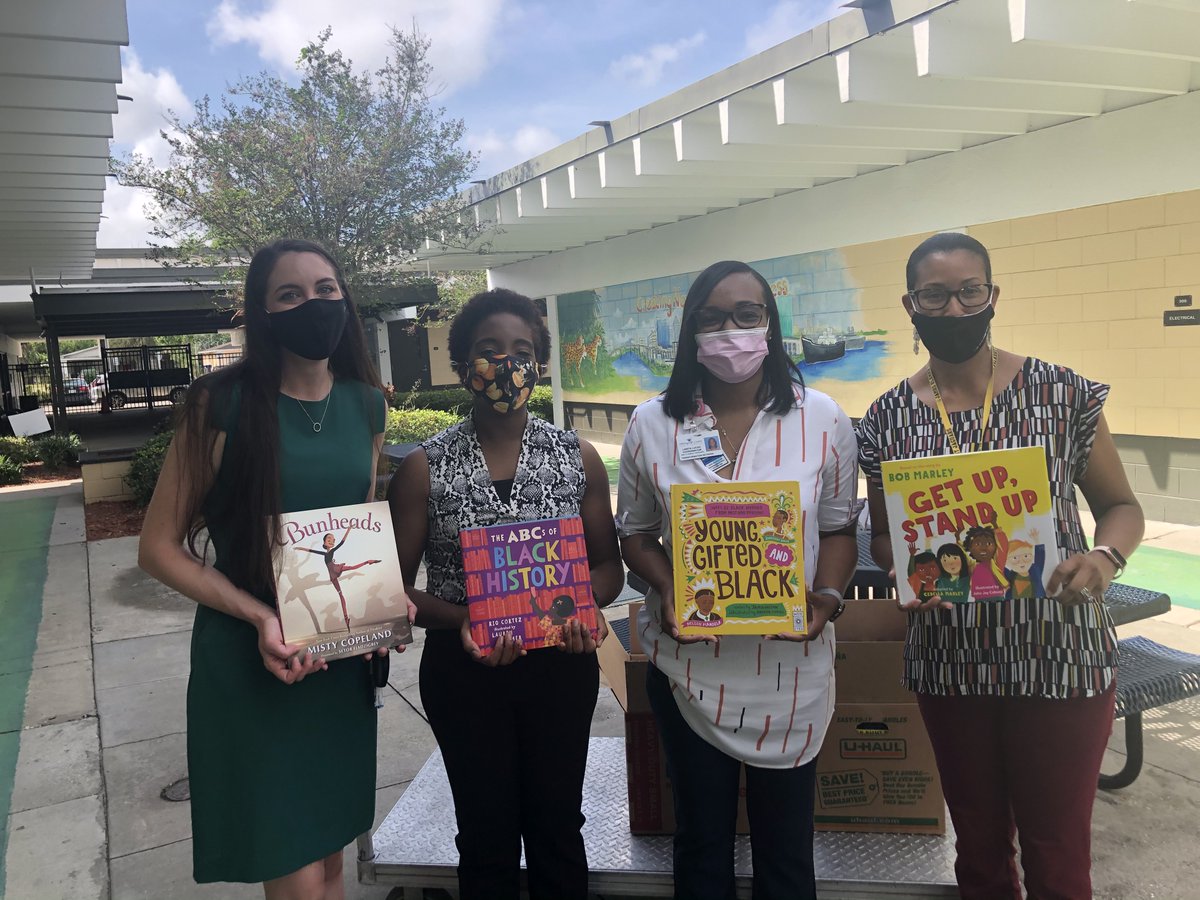 TransformHCPS's tweet photo. Thank you to @FedTampa for their HUGE donation of books for our Transformation Network Schools! You made our media specialists' day but more importantly you provided books to our students that are more relatable to them! ❤️👏📚 @HillsboroughSch #Literacy #Community #BooksLikeMe https://t.co/4a9evGrmmr
