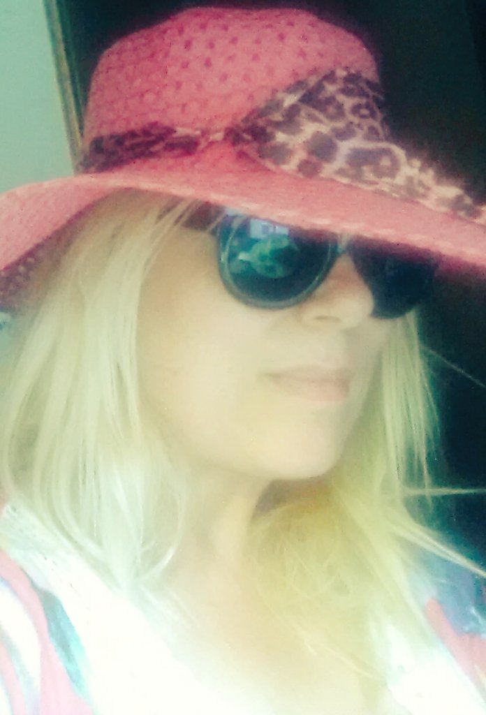 damianatua's tweet photo. ##love #Principessa #Roberto #hellogenius2021 #พิมรี่พาย #goodmorning #Google @damianatua @italianostyle2 @italianostyle1 @giure99 @Shahbaz09878 @HildaLobaton @RobertVerbanac @KingSalman #love 👑🌙👑🌹🌹🌹🌙👑🌹🌹🌹🌹🌹🌹😴😴😴 @ramblingsloa 💂💂 https://t.co/4UEcn6XEzP