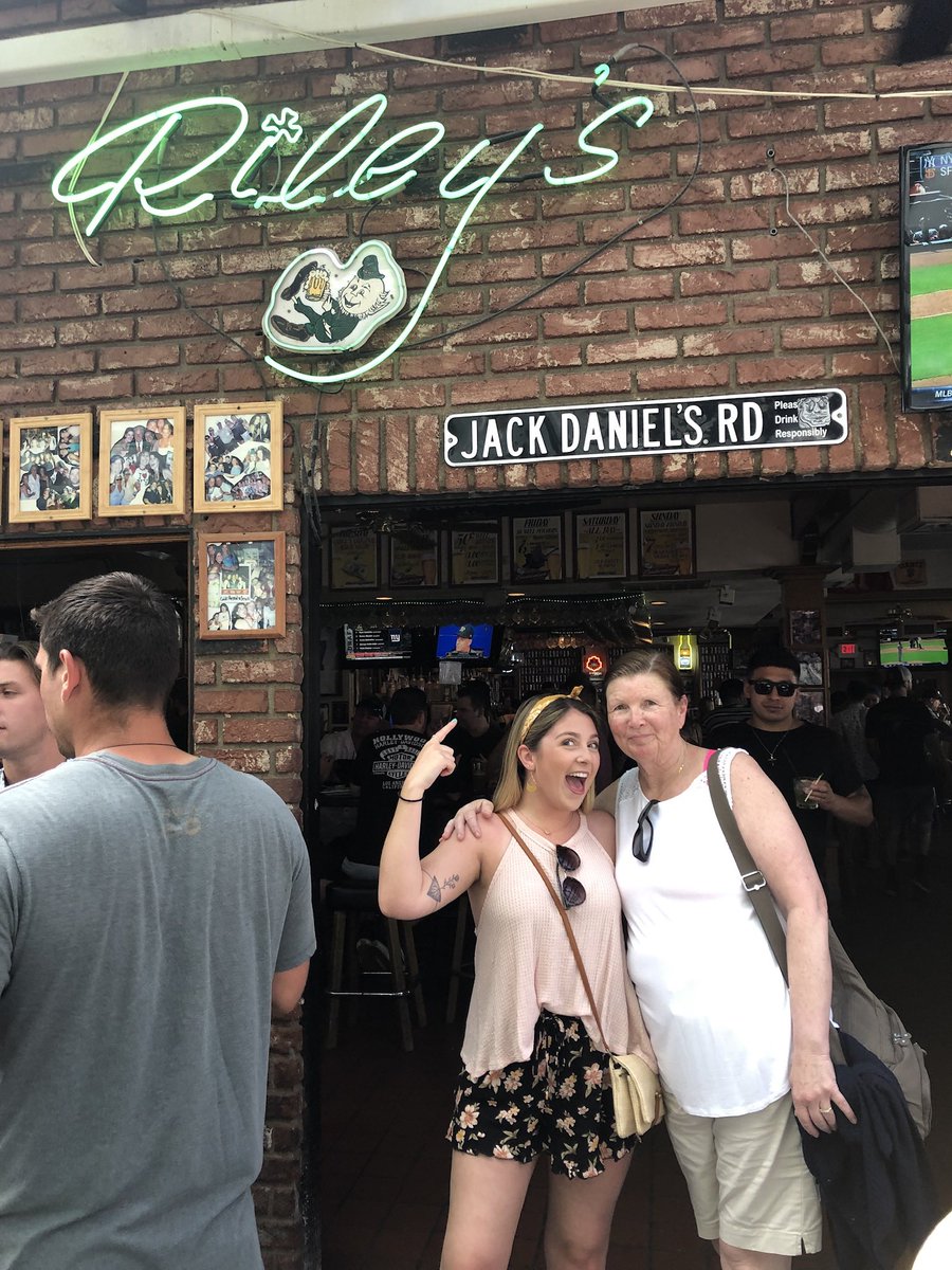 alexa_chamounnn's tweet photo. mama c says #BestBarRileys https://t.co/ImgqViQamy