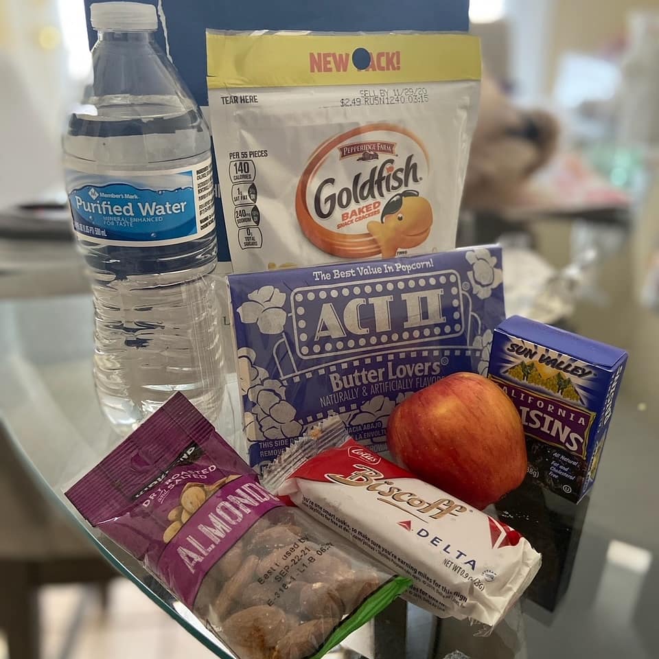 FultonComm5's tweet photo. Was saddened to hear about the fire that displaced some of District 5's seniors at Lakewood Christian Manor, but happy to be able to send them care packages through Fulton County Senior Services. #FultonComm5 @marvinarrington https://t.co/xRfLkNLFzA