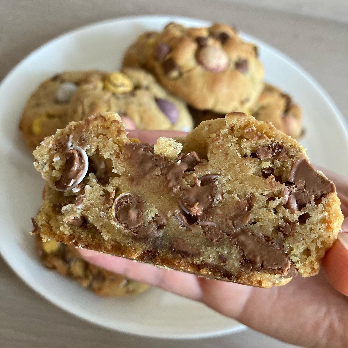broadleysbistro's tweet photo. The most amazing cookies we’ve ever made 😍 with mini eggs of course!

We’re thinking of adding a monthly blog to our website so we can share with you tips, tricks and yummy recipes like these cookies! 🍪 who would be interested?
#broadleys #broadleysbistro #cookies #minieggs https://t.co/FrWmK7YEHd