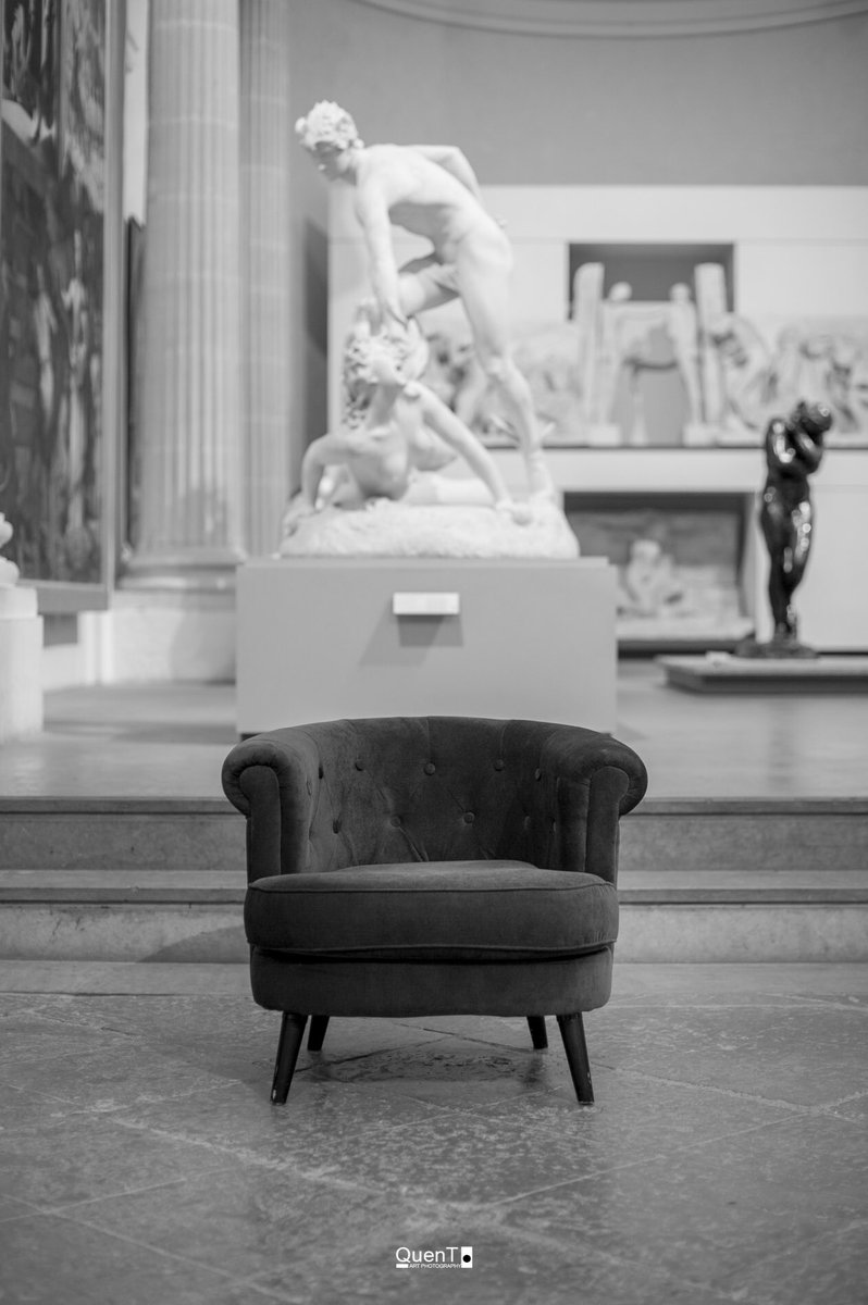 quentphotos's tweet photo. Je suis parti à la rencontre des oeuvres d’art et de ses gardiens le temps de quelques photos que vous découvrirez tout au long de la semaine.
Le fauteuil, installé devant l’oeuvre « Persée et la Gorgone », de Laurent Honoré Marqueste . #F140
* Musée des Beaux Arts / Lyon * https://t.co/HWLqk81u5r