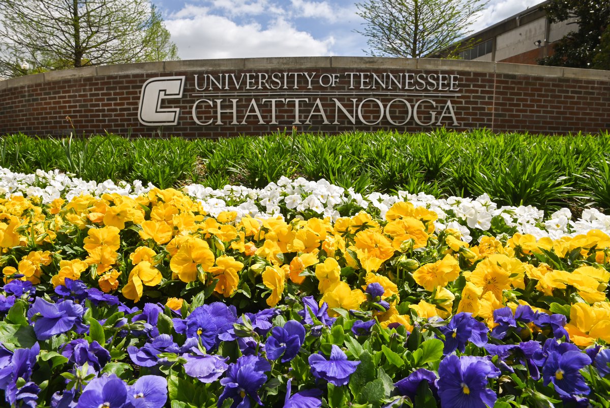 UTChattanooga's tweet image. 🐰 ☀️ FRIENDLY REMINDER: UTC is closed on Friday, April 2 for Spring Holiday.

Enjoy the long weekend—safely and responsibly. 

We’ve come so far being smart about COVID safety, but it’s still too soon to let up. #MocsMaskUp😷  #ProtectTheNest🐦  #DontBeTHATMoc🚫