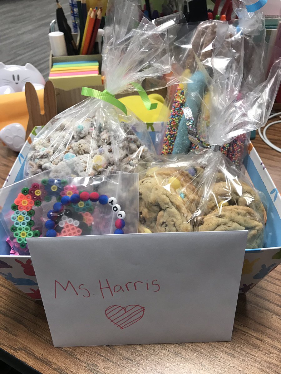 nikkikiry's tweet photo. Thank you, Avery and family! Feeling the love from a student! #jonesjags #rockelemremote #eastertreat https://t.co/NgJPxOf25b