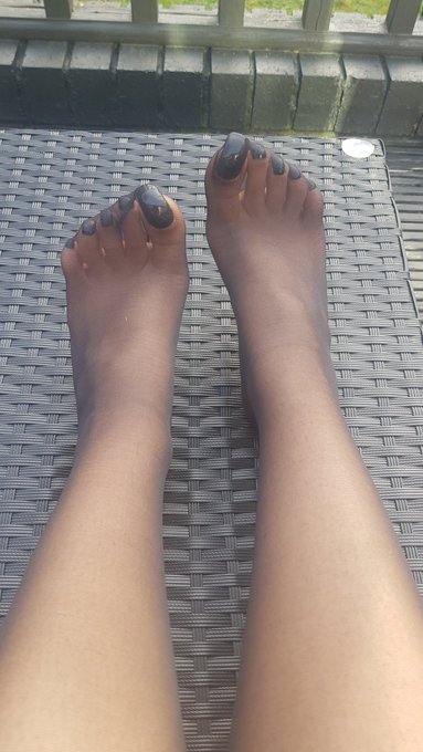 THE GODDESS REEM - Just gave Mr Lover a footjob in the garden and it ended in us fucking before he came on my stocking wearing feet.....Video will be on my #OnlyFans tonight and the stockings are of course for sale! @ElitePromoFeet @rt_feet @footparadisert @RTfeetdom #GoddessReem #REEMTORIA #nylon https://t.co/aqpGm8rW8T