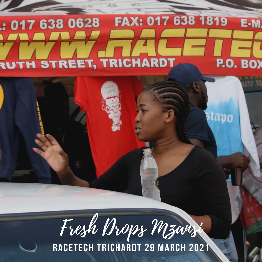 DropsMzansi's tweet photo. Now she was enjoying her Spring water 😅

But then again its #FreshDropsMzansi 
#BeverageKings https://t.co/SHTsjSVahQ