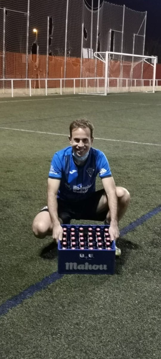 MVP del partido recibe su preciado trofeo <a href="/EduJaen9/">Eduardo Jaén López</a> <a href="/treceraG13/">Trecera.com ⚽️</a>