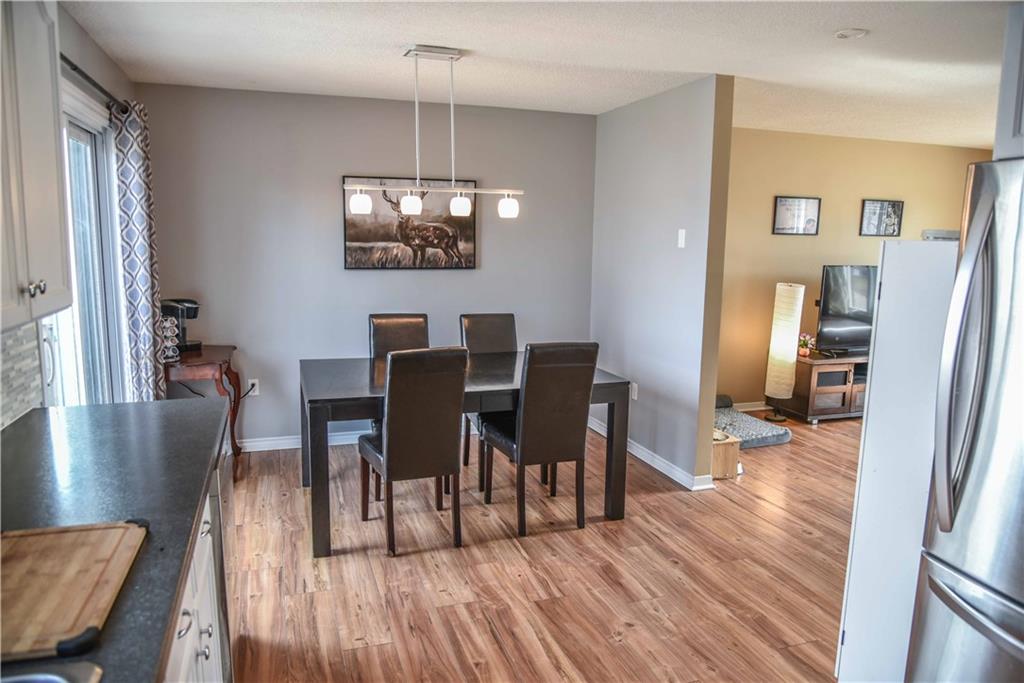 BugMeAnytime's tweet image. 7 Craig Place is my NEW LISTING 😍 Lovely 4 bedroom Hi Ranch home located in a quiet cul de sac in Petawawa.🏘️ This home boasts a spacious kitchen with open concept dining area and bright living room.☀️ Contact me today for a showing! 📲 613-639-8045