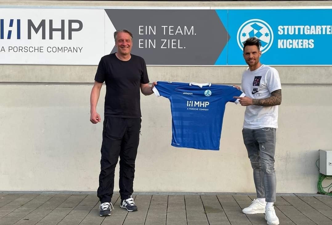 svk1899's tweet photo. OBERNOSTERER BLEIBT BEI DEN KICKERS 💪
Markus #Obernosterer verlängert seinen Vertrag beim #SVK!
💬 „Ich fühle mich bei den #Kickers ausgesprochen wohl“, sagte Obi.
Alle Info's zur Vertragsverlängerung:
https://t.co/EGUES3ljqU https://t.co/ZXWgZWKXKv