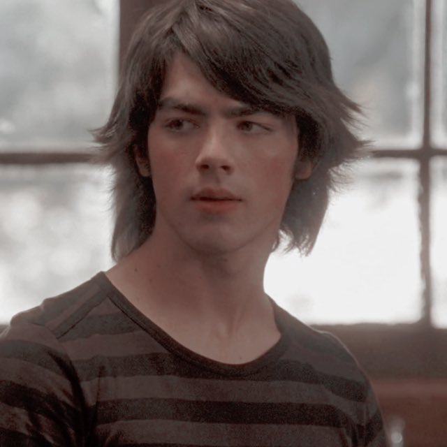 katie_court02's tweet photo. When watching camp rock I always laugh at the scene when Shane is in the kitchen, Mitchie teaching him manners😂😂
#shanegray #mitchietorress #joejonas #DemiLovato #camprock https://t.co/UXPPrucMzb