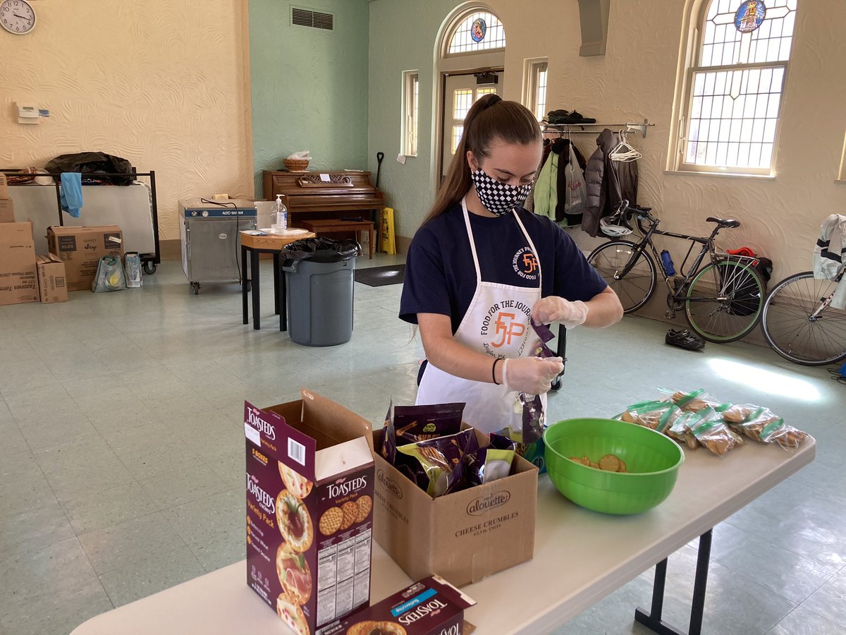 CHSrev's tweet photo. Tuesday Service had the students helping Food for the Journey. https://t.co/Ed6UPfwbsc