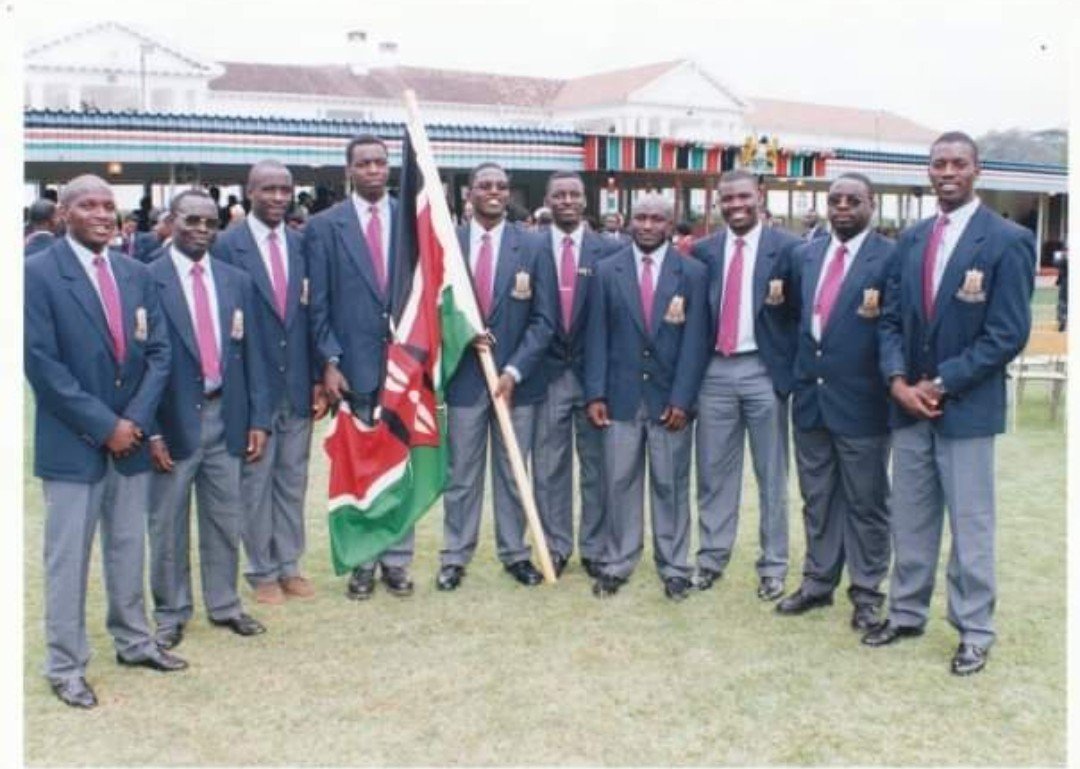 KenyaSevens's tweet photo. #ThrowbackThursday

Shujaa with the Kenyan flag at State House ahead of the 1998 Commonwealth Games where they were among the teams that played at the newly introduced rugby sevens competition.

Can you name them? https://t.co/qBo4ZtkBrz