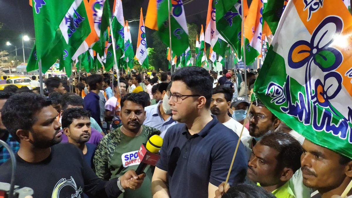 touseefakhan's tweet photo. Salute to the enthusiasm &amp; energy shown by people of garden reach Metiabruj in the rally in support of Kolkata Port constituency candidate Janab @FirhadHakim 

Festival of democracy in West Bengal @MamataOfficial @AITCofficial @FAM4TMC 
#NoVoteToBJP #BengalElections2021 #touseef https://t.co/rJuy0bBunN