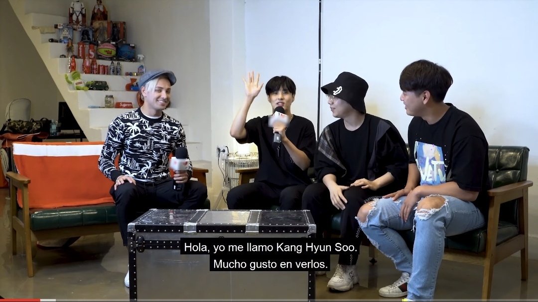 blk___7's tweet photo. um so i came across an old interview from 2019 that was uploaded last May................ shall i translate it? are there enough people who'd be interested if i did ? 😀
🌪https://t.co/mfsZC904EX
#KangHyeonsu #강현수 #カンヒョンス #JungMyunghoon #정명훈 #AAPY https://t.co/QLRVgW9GxC