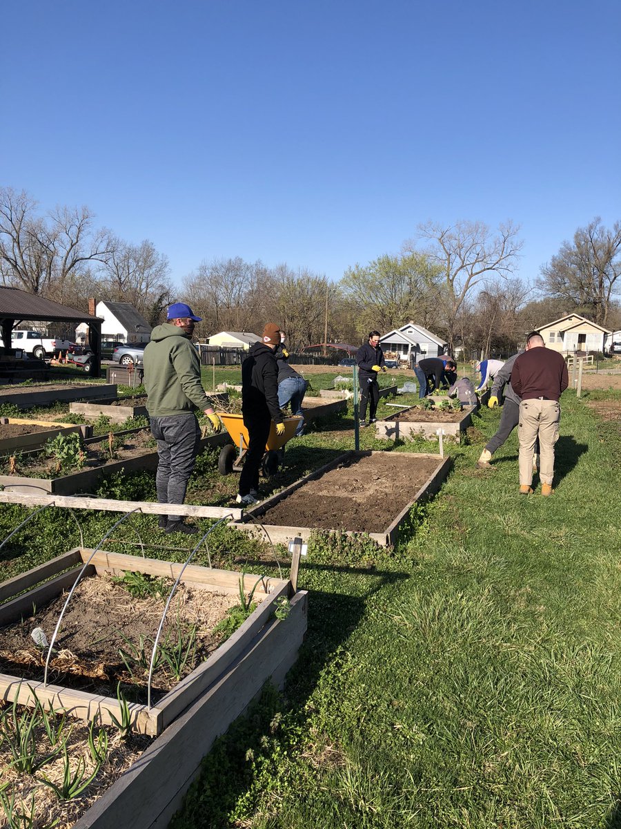 Thank you to all the UPSERS that showed up to volunteer @KansasCityCommunityGardens