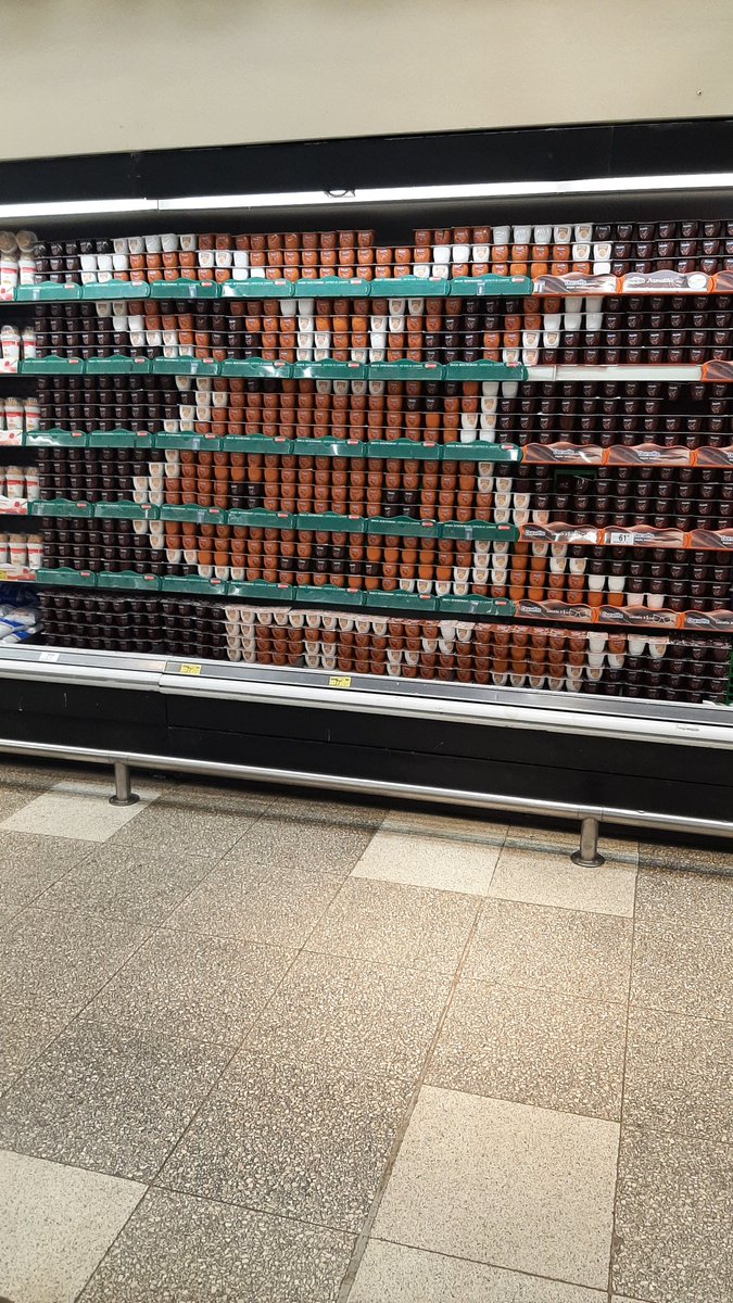 ffolkgilmore's tweet photo. MIREN HICIERON CON LOS YOGHURTS UN CONEJO https://t.co/vjZwqirKmc