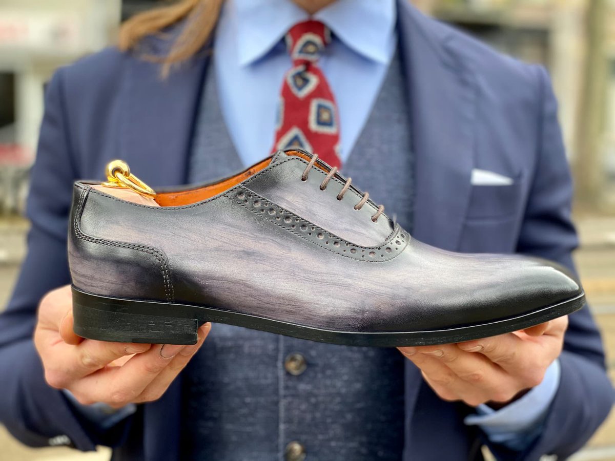It's time to wave goodbye to winter boots and start looking for the right shoes for the spring season.

We present to you our hand painted 'Bonn' model in gorgeous purple grey.

reinhardfrans.com

#reinhardfrans  #fashion #luxury #style