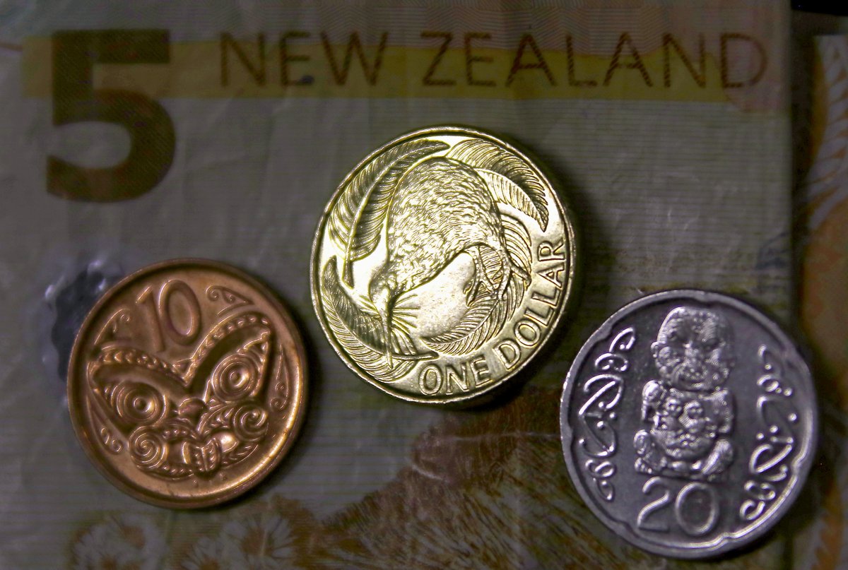 ajplus's tweet photo. New Zealand is raising its min. wage to $20/hr & increasing its tax rate to 39% for its top earners.
The wage increase will benefit ~175,500 workers. The new tax rate will affect ~2% of earners.
PM Ardern said it helps the most vulnerable but βthere is still much more to do.β https://t.co/5eA5XcnItH
