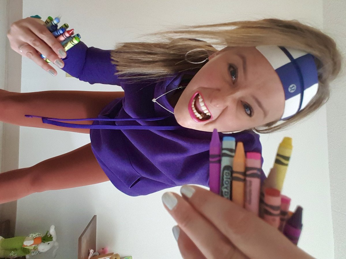 HeyItsMeMissJT's tweet photo. "Learn the rules like a pro, so you can break them like an artist." It's #NationalCrayonDay, and of course I have plenty of them! #CrayolaQueen #MarchMayhem #LivingLifeInColour #KidAtHeart #MyVibe #CreativityIsLife  @Crayola ❤️🧡💛💚💙💜🤎🖤🤍 https://t.co/NQoeOKQzAS