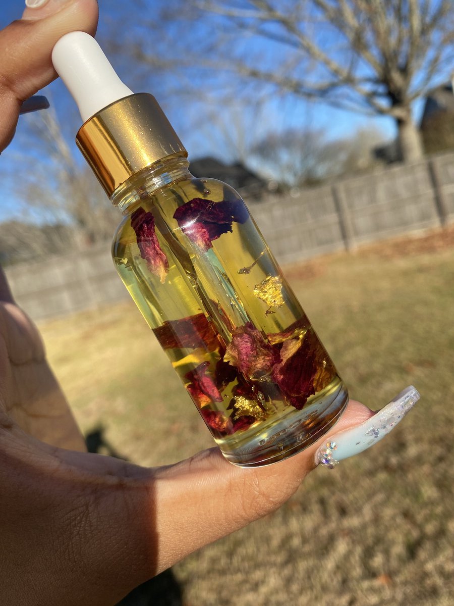 PureDelush's tweet photo. ✨SHINE BRIGHT LIKE A DIAMOND! 
🤑Pure DeLush’s “BLING ME OUT” Oil is back in stock! 
🧴 Intensely moisturizing and a light fragrance
💕 Vanilla Winterberry fragrance 

.⁣
#empowerment #motivation #supportsmallbusiness #SmallBusinesses #BlackOwnedBusinesses #empoweringwomen https://t.co/ykfDOUfKUq