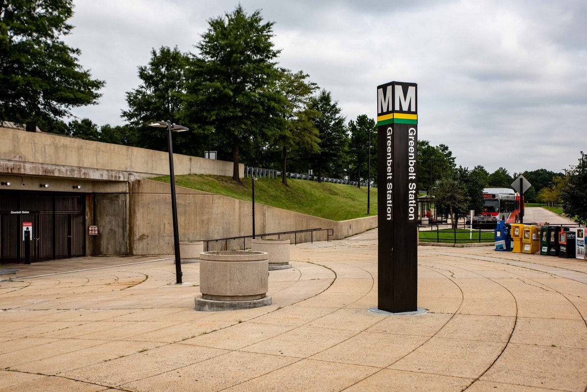 Beginning next week, Metro will host a transit-accessible community vaccination center run by FEMA at Greenbelt Station. wmata.com/about/news/Gre… #wmata