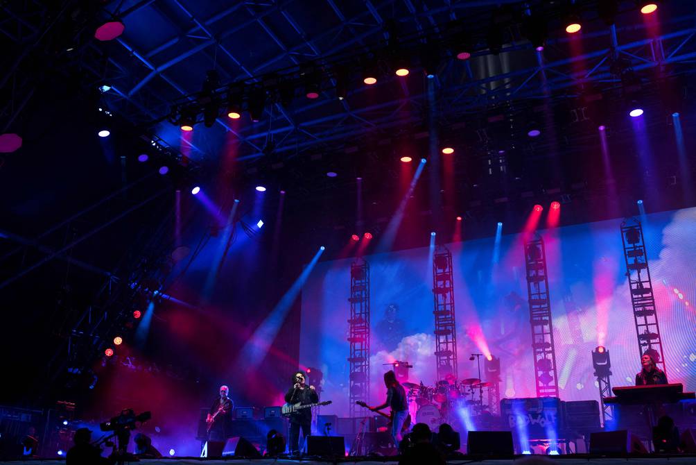 eluniversocom's tweet photo. Festival de música de Glastonbury organiza un concierto en línea ► https://t.co/n1vAJdtyxw https://t.co/jKce7QUxwD