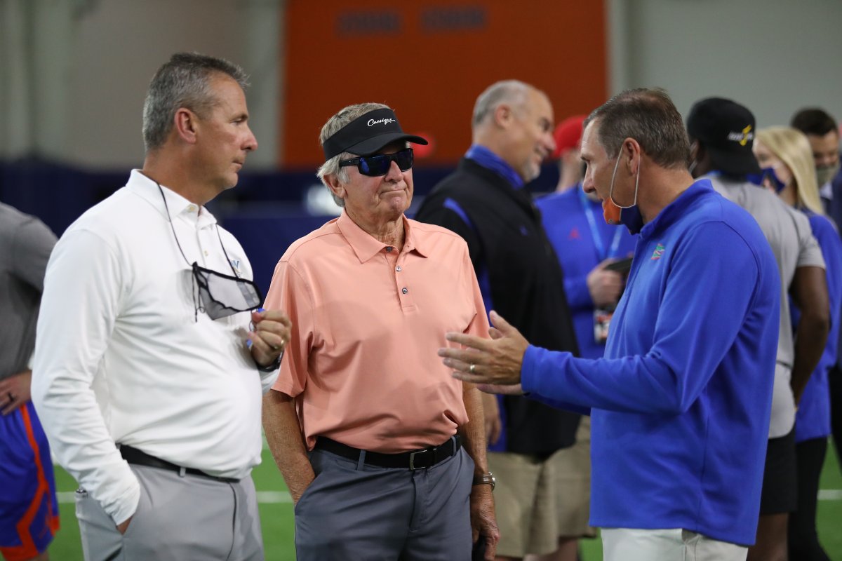 GatorsScott's tweet photo. Found one with the three winningest #Gators head coaches of the modern era ... #GatorsProDay ... I'll assume they were talking ball ... https://t.co/HO6aBKLLmv