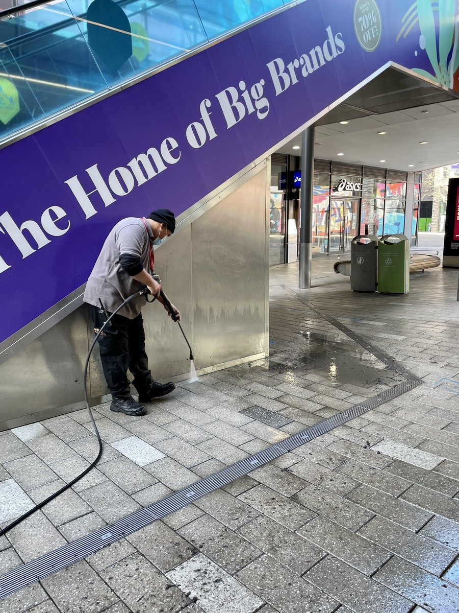 Another day another great team effort here at the London Designer Outlet from my amazing <a href="/ABM_UK/">ABM UK</a> team!

Thankyou for the the long and dedicated hours each day that you all put in❤️

#securityguard #maintenance #housekeeping #guestservices 

 #teamappreciation #hardworkpaysoff