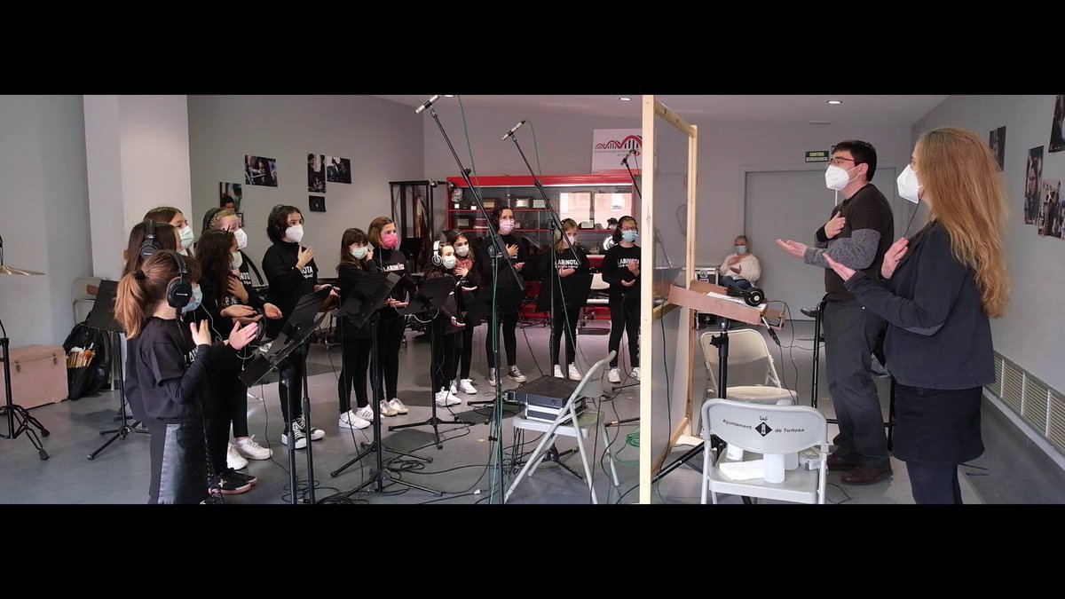 Tortosa's tweet photo. 🎼 Voleu conèixer com sona la versió amb banda i corals de la cançó 'Tortosa', composta amb motiu de la Capital de la Cultura Catalana 2021?

Podeu veure'n el procés de gravació als nostres perfils a les xarxes:

➡ FB: https://t.co/niWXzY5yAU
➡ IG: https://t.co/NfwVjo1Bze https://t.co/1VRuEZ0kyx