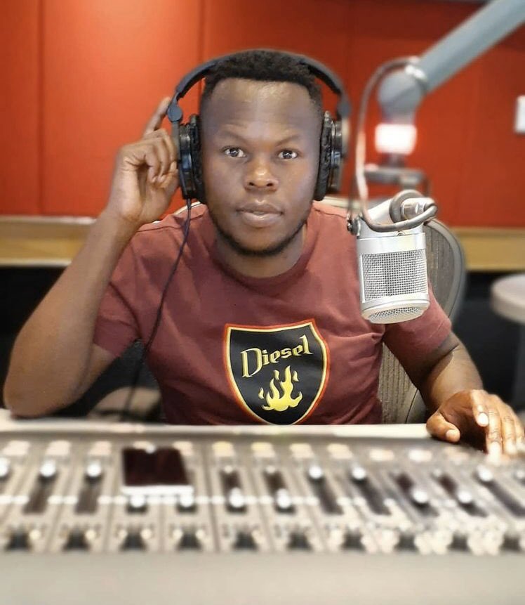 realmezzo's tweet photo. @TboyMP when I heard my record on @ligwalagwalaFM it was your advice and bhuti you never been rude and selfish but you were a loving brother who’s willing to grow each and every person who was willing to grow,we as mpumalanga artist we’re so proud of you...blessings ahead brother https://t.co/2C7AZtakzg