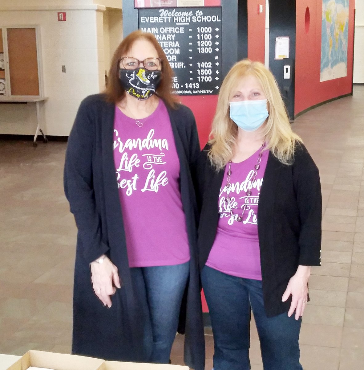 EverettMASchool's tweet photo. PURPLE WAVE
Wearing Chucks and/or Pearls wasn't the only way to support the  Wave Club on Wednesday. Participants could also wear purple to represent justice and dignity. Pictured above are EHS secretaries Linda Maloney and Kathy Fauci.
#EPSheros2021 https://t.co/V3fosXmDtN
