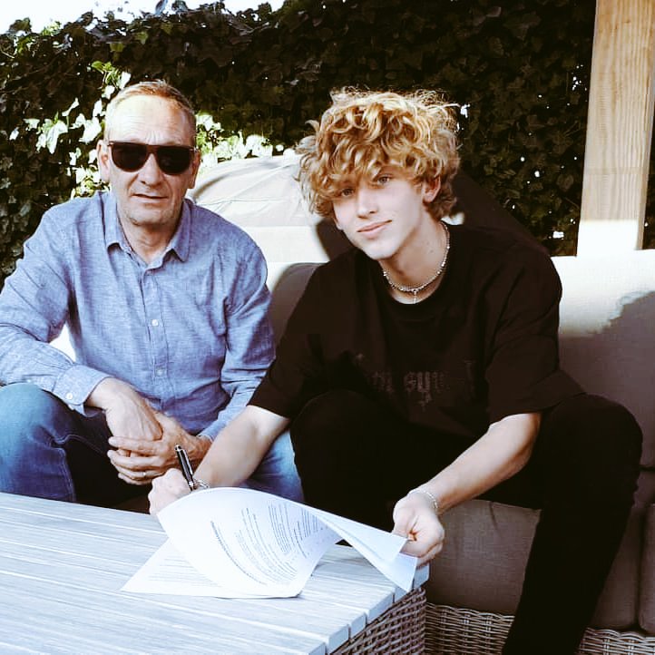 PVoetbal's tweet photo. 📢Levi, welcome to the Peter Barendse Family🚩
Levi Skyum is a talented box-to-box player of #Feyenoord Academy U-17  and also national teamplayer of #Denmark
We're excited to be a part of your journey!⚽️
#LeviSkyum #PeterBarendse #UnitedSportsConsultancy 
#WeMakeyouBetter https://t.co/Hhwi5rldia