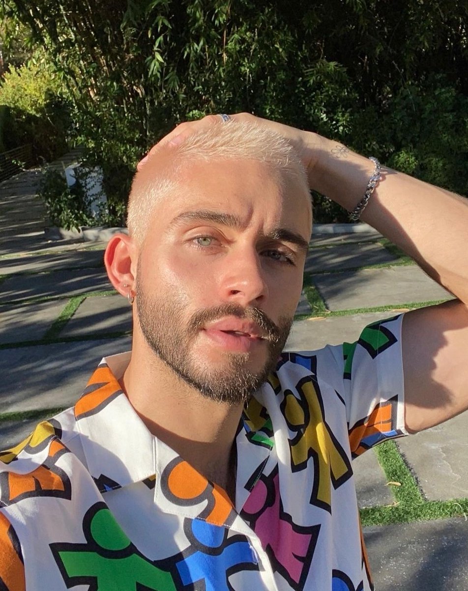 Axel. (@englxboy) on Twitter photo 