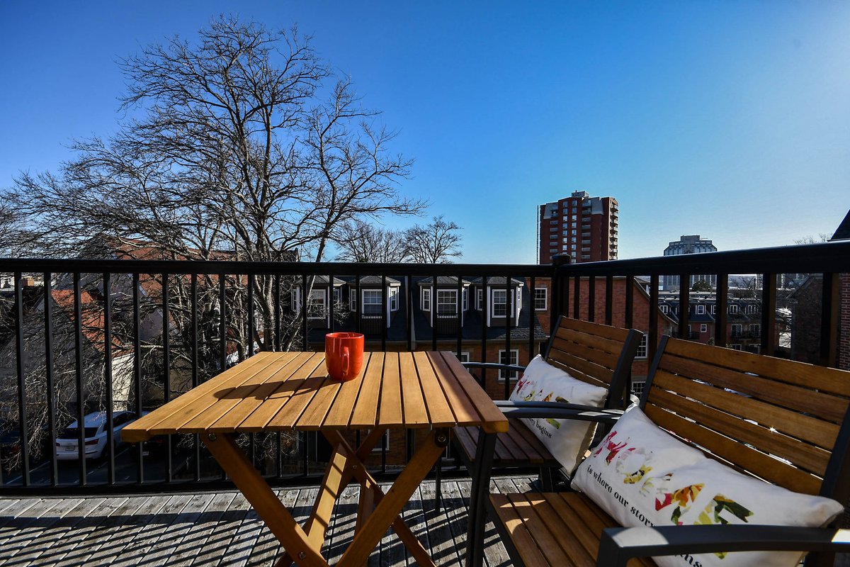 MCWHFX's tweet photo. The Brickyard! 2 bed 2 bath end unit parking immediate occupancy MLS202106734 https://t.co/hUJKUI3YGM https://t.co/WEGW7qxlRk