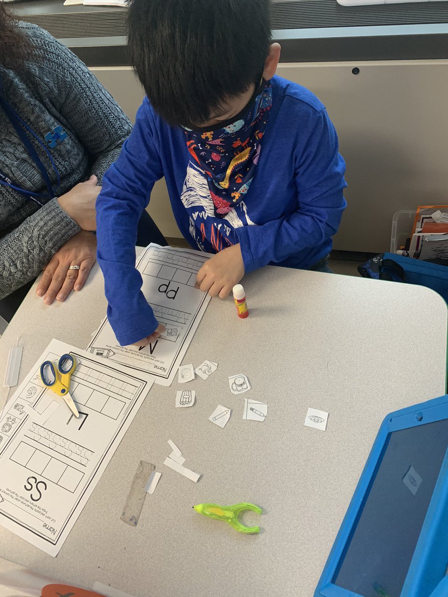 mrsdachillo's tweet photo. Wearing Blue for Autism and working on our phonics #zanenorth #goblueforautism #lightitupblue #WorldAutismMonth https://t.co/nnHkMiKsB4