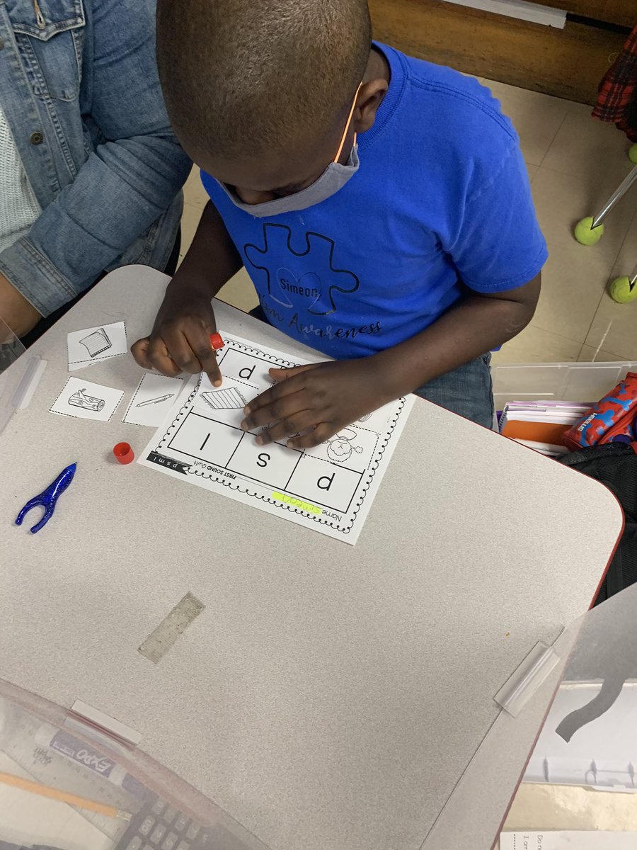 mrsdachillo's tweet photo. Wearing Blue for Autism and working on our phonics #zanenorth #goblueforautism #lightitupblue #WorldAutismMonth https://t.co/nnHkMiKsB4