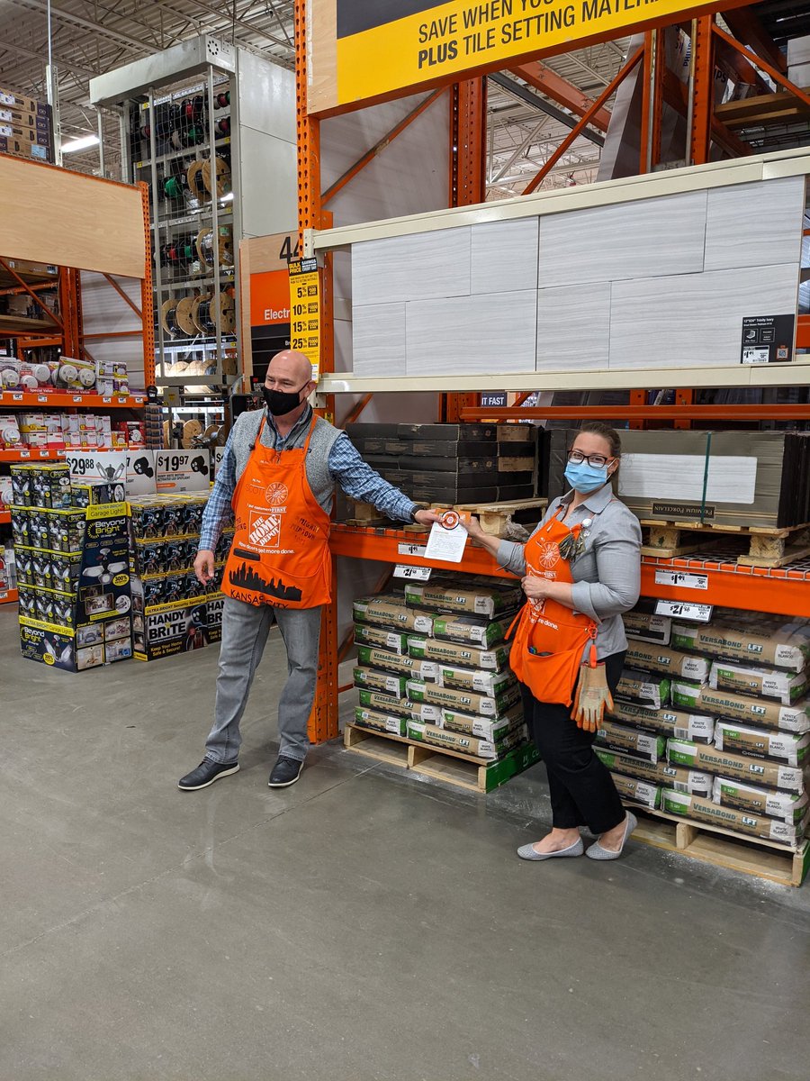 SchererPhillip's tweet photo. What a great visit today with @CampSweenScott.  #mightymidtown was ready to roll out the orange carpet with a cheer and an apron.  Lots of great recognition and knowledge today.  @jocm3182 @todd_grasser @ShowMeShawnD196 @DONPZ @GeoffRandallTHD @kelszerichsen https://t.co/aWRjcNb6qP