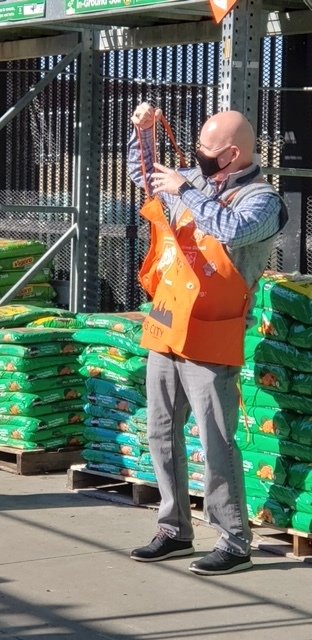 SchererPhillip's tweet photo. What a great visit today with @CampSweenScott.  #mightymidtown was ready to roll out the orange carpet with a cheer and an apron.  Lots of great recognition and knowledge today.  @jocm3182 @todd_grasser @ShowMeShawnD196 @DONPZ @GeoffRandallTHD @kelszerichsen https://t.co/aWRjcNb6qP