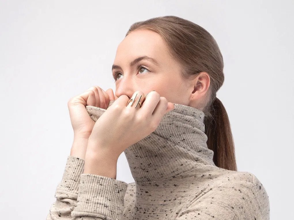 A statement piece 🌟 The Barika Ring, made by Soko artisans in Kenya. Beautiful simplicity to boost your daily outfit bit.ly/3dnO6M7 #onlineboutique #ethicalfashion #berlin