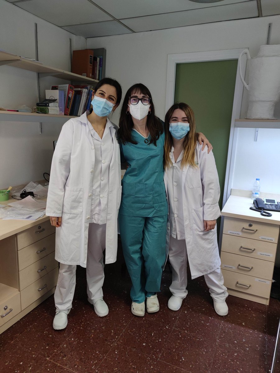 AMolina_Andujar's tweet photo. Último día en el servicio de Salud Internacional. 5 meses luchando contra la Covid19!! Gracias a todo el equipo de auxiliares, enfermería, guardianes, personal administrativo, trabajo social y como no a mis compañeros de planta. Now, back to research!! #g102 @hospitalclinic https://t.co/3Q0cN8VtXC
