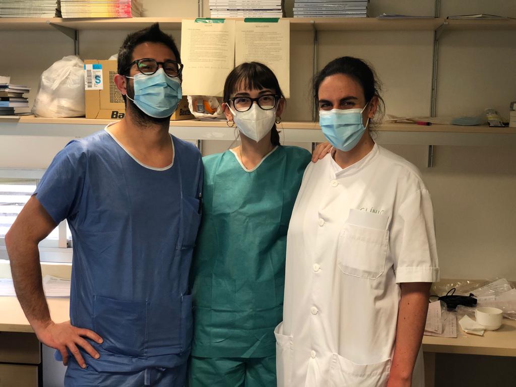 AMolina_Andujar's tweet photo. Último día en el servicio de Salud Internacional. 5 meses luchando contra la Covid19!! Gracias a todo el equipo de auxiliares, enfermería, guardianes, personal administrativo, trabajo social y como no a mis compañeros de planta. Now, back to research!! #g102 @hospitalclinic https://t.co/3Q0cN8VtXC