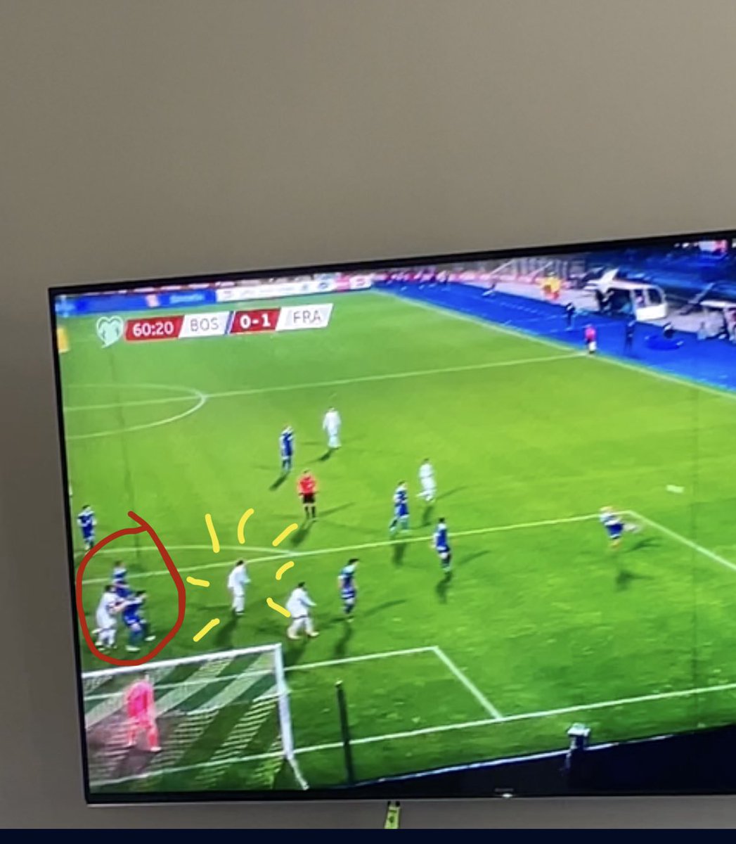 MPokora's tweet photo. @_OlivierGiroud_ est nécessaire à cette équipe avec ces joueurs là et encore plus contre les équipes qui sont regroupées. À tous ceux qui ont pas encore compris... Pourquoi Antoine était seul?!!!  #BOSFRA https://t.co/RjNS2i0ijG