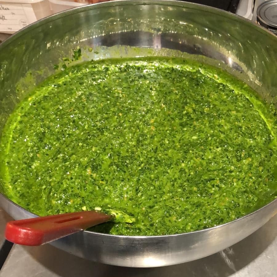 Our kitchen team went foraging for wild garlic recently, and have made wild garlic pesto, vinegar and salt for us to use in the pub this summer!

#wildgarlic #foraging #pesto #seasonal #foragedingredients #countrypub #kitchenprep #theblindbullpub
