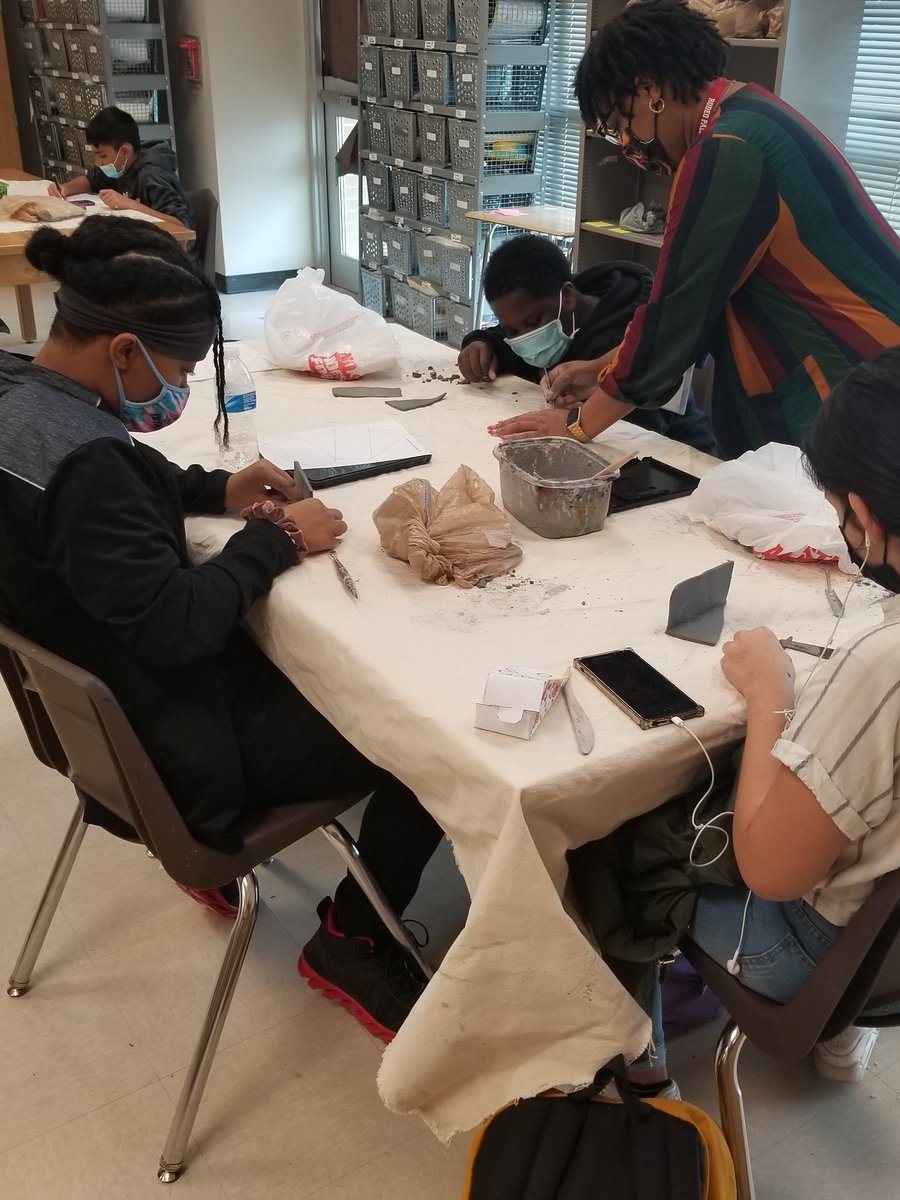 RodeoPalms's tweet photo. Ms. Newchurch's art students are making clay cake slices! #RPJHart #razorbacks #RodeoPalms https://t.co/i2EEEYxhzT