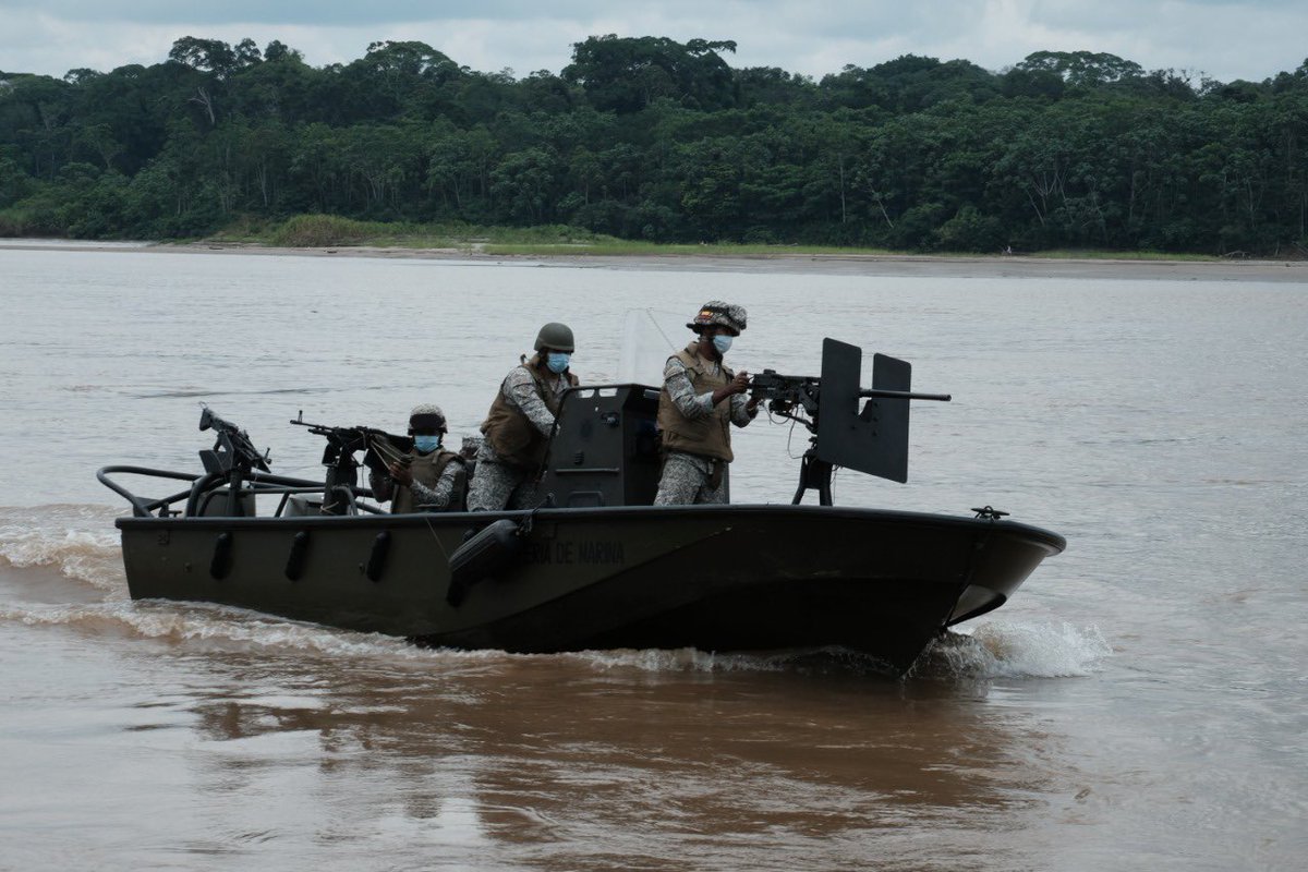 CCON3_FFMM's tweet photo. #ViajeSeguro durante esta #SemanaSanta nuestros hombres y mujeres de las @FuerzasMilCol  trabajamos por garantizar la seguridad de los colombianos por aire, tierra y ríos en el Suroriente del país. #CCON3 #LaVictoriaEsDeTodos https://t.co/MFJ7QyaEFD