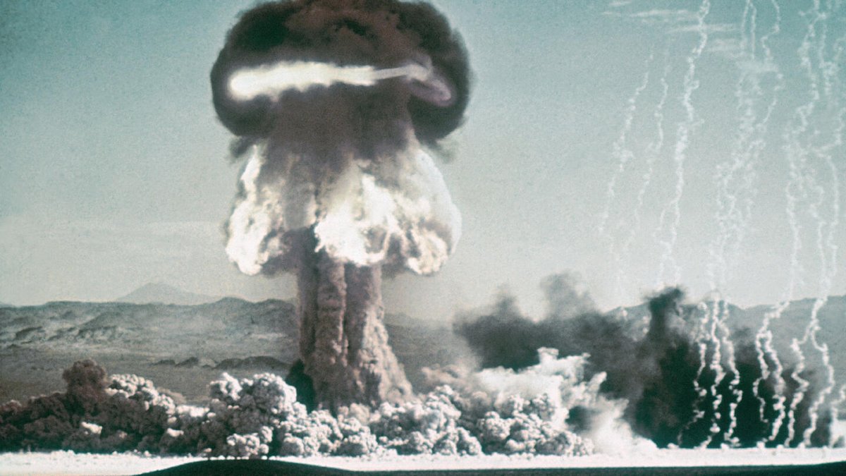 PeterDoofenshm2's tweet photo. 5:45 The bomb has been successfully exploded. There was an intense light flash, a wave of heat, an echoing sound through the valley, a ball of fire, and a mushroom cloud 40,000 feet across. The tower was absolutely vaporized and the surrounding sand was turned to glass. #success https://t.co/gWtz2WXTfk