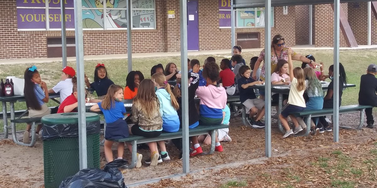 TraceyDrakeESE's tweet photo. Eastside students celebrate our PBS "Block Party" for quarter 3. Way to go Leopards! 🐆 Thanks to Ferraro, Godoy, Graves, CLewis, VanRaalte, Paulding, Murphy and Adams, Perry, Lombardo, and the Cafeteria Ladies for making today a success! https://t.co/Vbgk4E6XEx