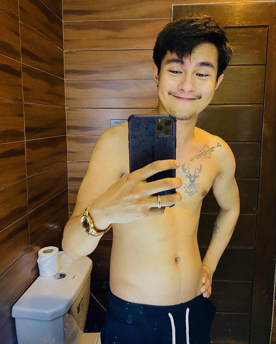 timoftuppil's tweet photo. Inhale 🖐🏻 slightly contraction of rectus abdominis, left hand on your pelvis, perform zygomaticus major movement then click the camera button.
#DW #iconiclink #mirrorselfie https://t.co/6ECbrWzVCf